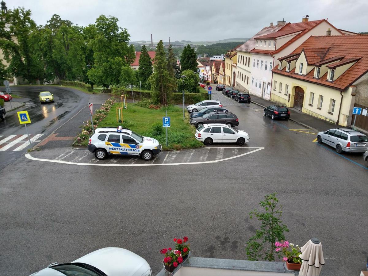 Apartmany Maly Mnich Mníšek pod Brdy Екстериор снимка
