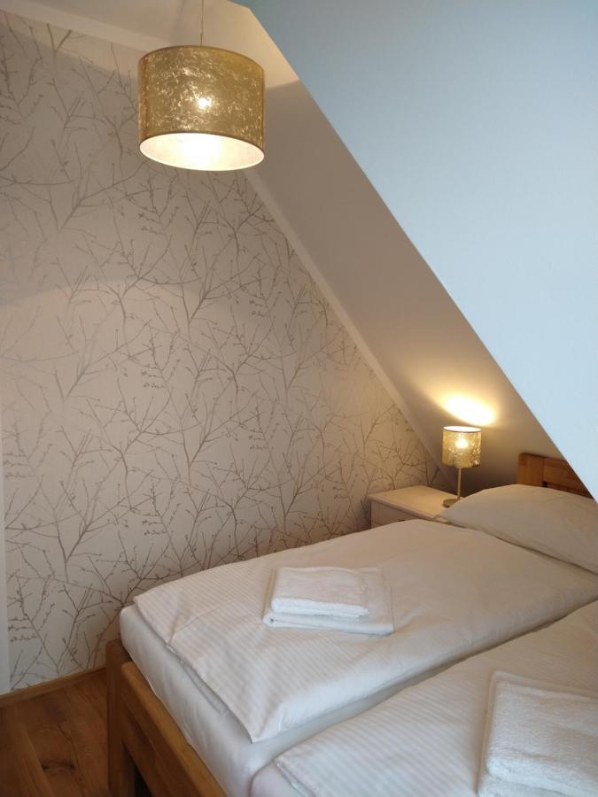 Apartmany Maly Mnich Mníšek pod Brdy Екстериор снимка