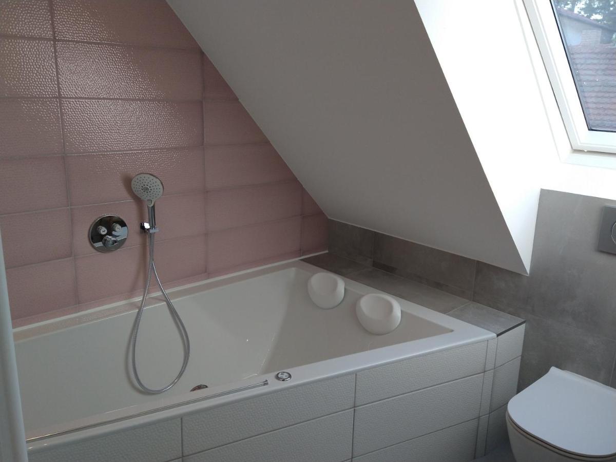 Apartmany Maly Mnich Mníšek pod Brdy Екстериор снимка