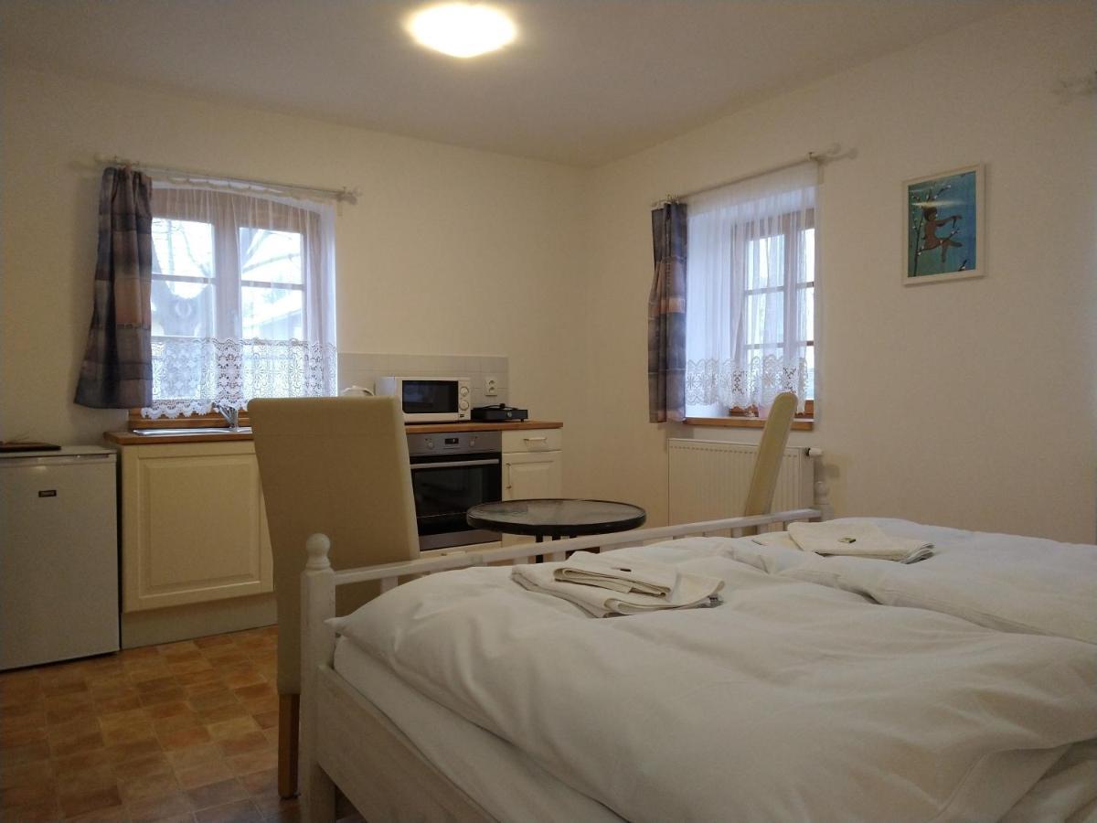 Apartmany Maly Mnich Mníšek pod Brdy Екстериор снимка