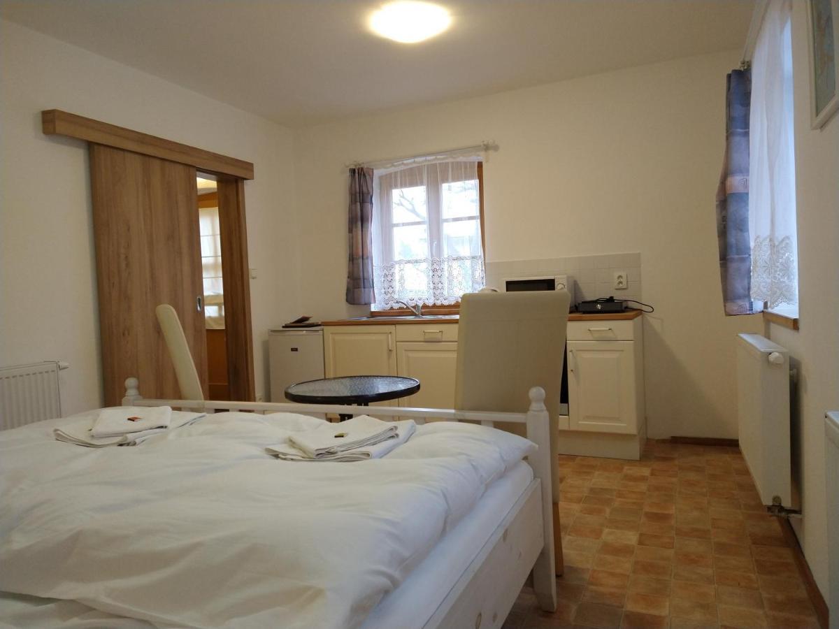 Apartmany Maly Mnich Mníšek pod Brdy Екстериор снимка