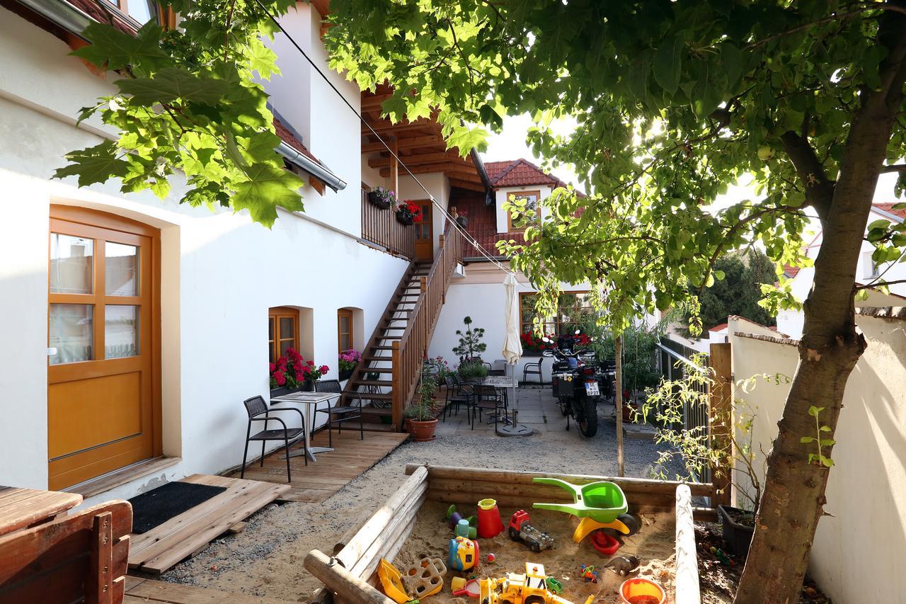 Apartmany Maly Mnich Mníšek pod Brdy Екстериор снимка