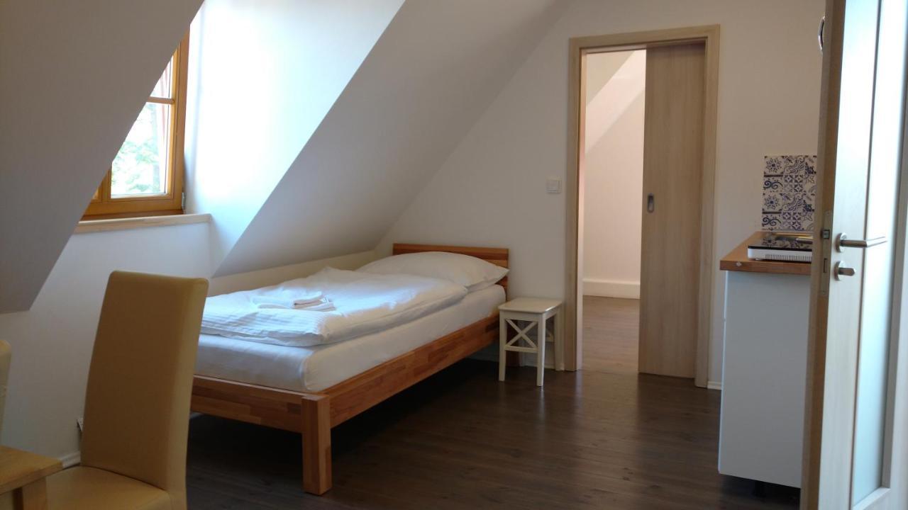Apartmany Maly Mnich Mníšek pod Brdy Екстериор снимка