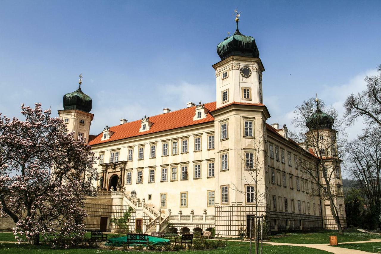Apartmany Maly Mnich Mníšek pod Brdy Екстериор снимка